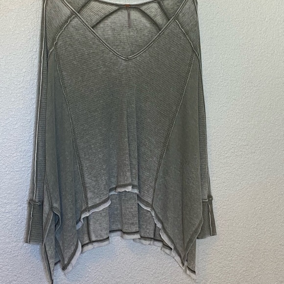 Free People | Green Oversized V-neck Long Top | S - Picture 2 of 5